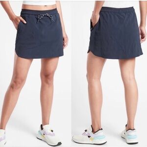 Athleta Trekkie Crest Skort in Navy Blue